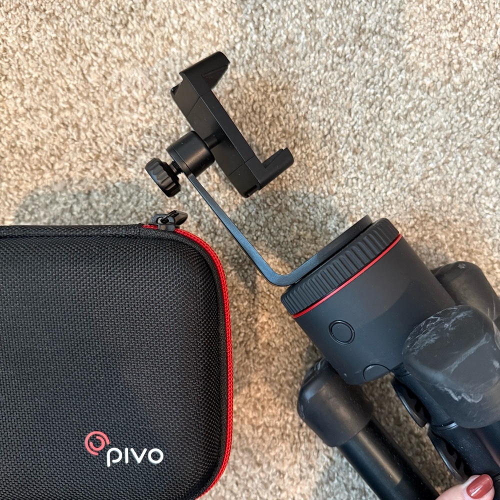 Pivo Black Tripod with Remote - Picture 4 of 16